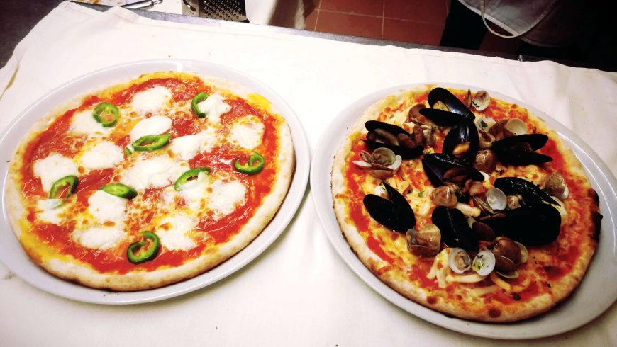 Bufala Con Peperoni E Frutti Di Mare Ristorante Chalet Lido Nordest Ristorante Di Pesce Pizzeria Spiaggia Mare Grottammare San Benedetto Del Tronto Ascoli Piceno Marche