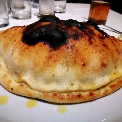 Calzone Cotto E Funghi Ristorante Chalet Lido Nordest Ristorante Di Pesce Pizzeria Spiaggia Mare Grottammare San Benedetto Del Tronto Ascoli Piceno Marche