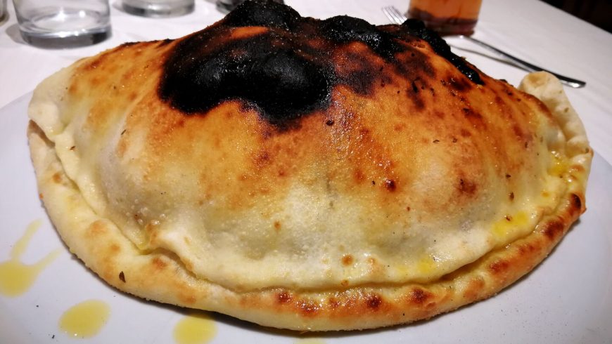 Calzone Cotto E Funghi Ristorante Chalet Lido Nordest Ristorante Di Pesce Pizzeria Spiaggia Mare Grottammare San Benedetto Del Tronto Ascoli Piceno Marche