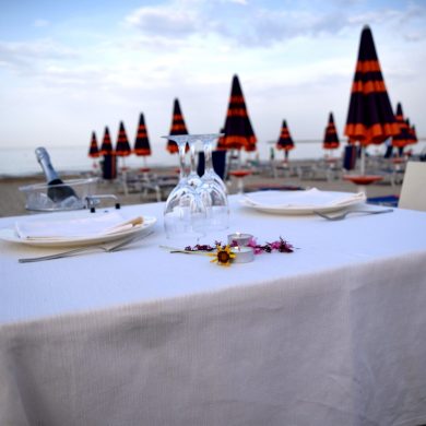 Cena Romantica Sulla Spiaggia Ristorante Chalet Lido Nordest Ristorante Di Pesce Pizzeria Spiaggia Mare Grottammare San Benedetto Del Tronto Ascoli Piceno Marche